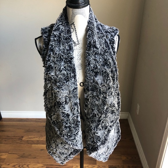 Dylan Silky faux fur draped open front vest S - Picture 2 of 9